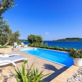 Ferienhaus mit Pool 30 m von Strand Okrug Gornji, Ciovo, Trogir